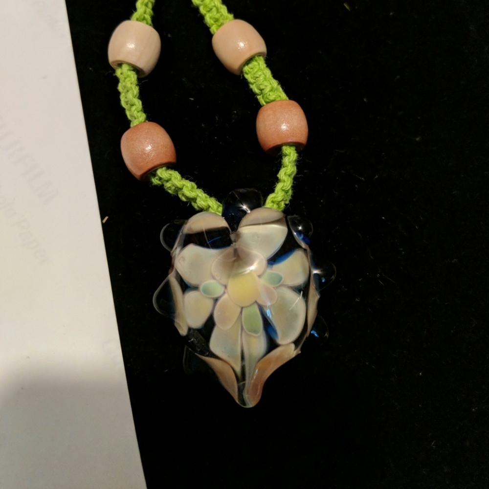 Heart flower glass hemp necklace